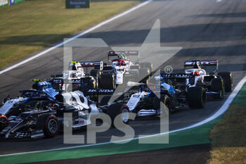 2021-09-11 - Start of the race, 63 RUSSELL George (gbr), Williams Racing F1 FW43B, action, sprint race during the Formula 1 Heineken Gran Premio D'italia 2021, Italian Grand Prix, 14th round of the 2021 FIA Formula One World Championship from September 9 to 12, 2021 on the Autodromo Nazionale di Monza, in Monza, Italy - FORMULA 1 HEINEKEN GRAN PREMIO D'ITALIA 2021, ITALIAN GRAND PRIX, 14TH ROUND OF THE 2021 FIA FORMULA ONE WORLD CHAMPIONSHIP - FORMULA 1 - MOTORS