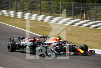 2021-09-12 - 44 HAMILTON Lewis (gbr), Mercedes AMG F1 GP W12 E Performance, action 33 VERSTAPPEN Max (nld), Red Bull Racing Honda RB16B, action during the Formula 1 Heineken Gran Premio D'italia 2021, Italian Grand Prix, 14th round of the 2021 FIA Formula One World Championship from September 9 to 12, 2021 on the Autodromo Nazionale di Monza, in Monza, Italy - FORMULA 1 HEINEKEN GRAN PREMIO D'ITALIA 2021, ITALIAN GRAND PRIX, 14TH ROUND OF THE 2021 FIA FORMULA ONE WORLD CHAMPIONSHIP - FORMULA 1 - MOTORS