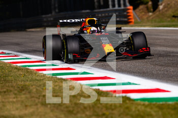 2021-09-12 - 33 VERSTAPPEN Max (nld), Red Bull Racing Honda RB16B, action during the Formula 1 Heineken Gran Premio D'italia 2021, Italian Grand Prix, 14th round of the 2021 FIA Formula One World Championship from September 9 to 12, 2021 on the Autodromo Nazionale di Monza, in Monza, Italy - FORMULA 1 HEINEKEN GRAN PREMIO D'ITALIA 2021, ITALIAN GRAND PRIX, 14TH ROUND OF THE 2021 FIA FORMULA ONE WORLD CHAMPIONSHIP - FORMULA 1 - MOTORS
