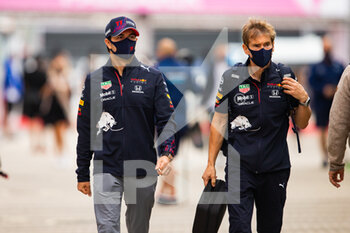 2021-09-24 - PEREZ Sergio (mex), Red Bull Racing Honda RB16B, portrait during the Formula 1 VTB Russian Grand Prix 2021, 15th round of the 2021 FIA Formula One World Championship from September 24 to 26, 2021 on the Sochi Autodrom, in Sochi, Russia - FORMULA 1 VTB RUSSIAN GRAND PRIX 2021, 15TH ROUND OF THE 2021 FIA FORMULA ONE WORLD CHAMPIONSHIP - FORMULA 1 - MOTORS