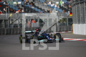 2021-09-24 - 44 HAMILTON Lewis (gbr), Mercedes AMG F1 GP W12 E Performance, action during the Formula 1 VTB Russian Grand Prix 2021, 15th round of the 2021 FIA Formula One World Championship from September 24 to 26, 2021 on the Sochi Autodrom, in Sochi, Russia - FORMULA 1 VTB RUSSIAN GRAND PRIX 2021, 15TH ROUND OF THE 2021 FIA FORMULA ONE WORLD CHAMPIONSHIP - FORMULA 1 - MOTORS