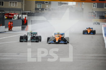 2021-09-25 - 04 NORRIS Lando (gbr), McLaren MCL35M, action 05 VETTEL Sebastian (ger), Aston Martin F1 AMR21, action during the Formula 1 VTB Russian Grand Prix 2021, 15th round of the 2021 FIA Formula One World Championship from September 24 to 26, 2021 on the Sochi Autodrom, in Sochi, Russia - FORMULA 1 VTB RUSSIAN GRAND PRIX 2021, 15TH ROUND OF THE 2021 FIA FORMULA ONE WORLD CHAMPIONSHIP - FORMULA 1 - MOTORS