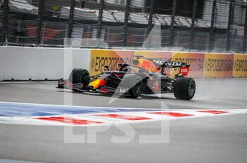 2021-09-25 - VERSTAPPEN Max (ned), Red Bull Racing Honda RB16B, action during the Formula 1 VTB Russian Grand Prix 2021, 15th round of the 2021 FIA Formula One World Championship from September 24 to 26, 2021 on the Sochi Autodrom, in Sochi, Russia - FORMULA 1 VTB RUSSIAN GRAND PRIX 2021, 15TH ROUND OF THE 2021 FIA FORMULA ONE WORLD CHAMPIONSHIP - FORMULA 1 - MOTORS