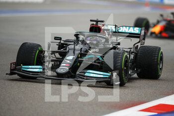 2021-09-25 - 44 HAMILTON Lewis (gbr), Mercedes AMG F1 GP W12 E Performance, action during the Formula 1 VTB Russian Grand Prix 2021, 15th round of the 2021 FIA Formula One World Championship from September 24 to 26, 2021 on the Sochi Autodrom, in Sochi, Russia - FORMULA 1 VTB RUSSIAN GRAND PRIX 2021, 15TH ROUND OF THE 2021 FIA FORMULA ONE WORLD CHAMPIONSHIP - FORMULA 1 - MOTORS
