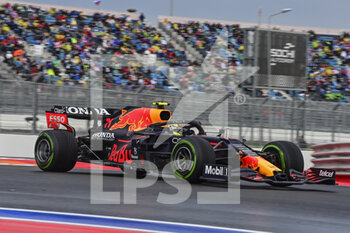 2021-09-25 - 11 PEREZ Sergio (mex), Red Bull Racing Honda RB16B, action during the Formula 1 VTB Russian Grand Prix 2021, 15th round of the 2021 FIA Formula One World Championship from September 24 to 26, 2021 on the Sochi Autodrom, in Sochi, Russia - FORMULA 1 VTB RUSSIAN GRAND PRIX 2021, 15TH ROUND OF THE 2021 FIA FORMULA ONE WORLD CHAMPIONSHIP - FORMULA 1 - MOTORS