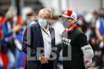 2021-09-26 - RAIKKONEN Kimi (fin), Alfa Romeo Racing ORLEN C41, portrait on the starting grid with Stefano Demenicali during the Formula 1 VTB Russian Grand Prix 2021, 15th round of the 2021 FIA Formula One World Championship from September 24 to 26, 2021 on the Sochi Autodrom, in Sochi, Russia - FORMULA 1 VTB RUSSIAN GRAND PRIX 2021, 15TH ROUND OF THE 2021 FIA FORMULA ONE WORLD CHAMPIONSHIP - FORMULA 1 - MOTORS
