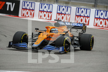 2021-09-26 - 03 RICCIARDO Daniel (aus), McLaren MCL35M, action during the Formula 1 VTB Russian Grand Prix 2021, 15th round of the 2021 FIA Formula One World Championship from September 24 to 26, 2021 on the Sochi Autodrom, in Sochi, Russia - FORMULA 1 VTB RUSSIAN GRAND PRIX 2021, 15TH ROUND OF THE 2021 FIA FORMULA ONE WORLD CHAMPIONSHIP - FORMULA 1 - MOTORS
