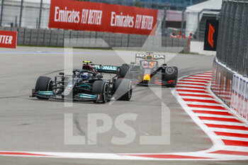 2021-09-26 - 77 BOTTAS Valtteri (fin), Mercedes AMG F1 GP W12 E Performance, action 33 VERSTAPPEN Max (nld), Red Bull Racing Honda RB16B, action during the Formula 1 VTB Russian Grand Prix 2021, 15th round of the 2021 FIA Formula One World Championship from September 24 to 26, 2021 on the Sochi Autodrom, in Sochi, Russia - FORMULA 1 VTB RUSSIAN GRAND PRIX 2021, 15TH ROUND OF THE 2021 FIA FORMULA ONE WORLD CHAMPIONSHIP - FORMULA 1 - MOTORS