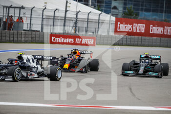 2021-09-26 - 10 GASLY Pierre (fra), Scuderia AlphaTauri Honda AT02, action with 33 VERSTAPPEN Max (nld), Red Bull Racing Honda RB16B and 77 BOTTAS Valtteri (fin), Mercedes AMG F1 GP W12 E Performance during the Formula 1 VTB Russian Grand Prix 2021, 15th round of the 2021 FIA Formula One World Championship from September 24 to 26, 2021 on the Sochi Autodrom, in Sochi, Russia - FORMULA 1 VTB RUSSIAN GRAND PRIX 2021, 15TH ROUND OF THE 2021 FIA FORMULA ONE WORLD CHAMPIONSHIP - FORMULA 1 - MOTORS