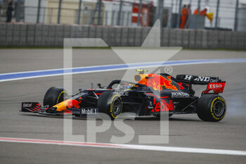 2021-09-26 - 11 PEREZ Sergio (mex), Red Bull Racing Honda RB16B, action during the Formula 1 VTB Russian Grand Prix 2021, 15th round of the 2021 FIA Formula One World Championship from September 24 to 26, 2021 on the Sochi Autodrom, in Sochi, Russia - FORMULA 1 VTB RUSSIAN GRAND PRIX 2021, 15TH ROUND OF THE 2021 FIA FORMULA ONE WORLD CHAMPIONSHIP - FORMULA 1 - MOTORS