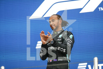 2021-09-26 - HAMILTON Lewis (gbr), Mercedes AMG F1 GP W12 E Performance, portrait podium during the Formula 1 VTB Russian Grand Prix 2021, 15th round of the 2021 FIA Formula One World Championship from September 24 to 26, 2021 on the Sochi Autodrom, in Sochi, Russia - FORMULA 1 VTB RUSSIAN GRAND PRIX 2021, 15TH ROUND OF THE 2021 FIA FORMULA ONE WORLD CHAMPIONSHIP - FORMULA 1 - MOTORS
