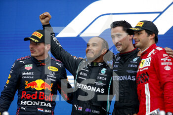 2021-09-26 - HAMILTON Lewis (gbr), Mercedes AMG F1 GP W12 E Performance, portrait celebrating his victory at the podium with VERSTAPPEN Max (ned), Red Bull Racing Honda RB16B, portrait SAINZ Carlos (spa), Scuderia Ferrari SF21, portrait during the Formula 1 VTB Russian Grand Prix 2021, 15th round of the 2021 FIA Formula One World Championship from September 24 to 26, 2021 on the Sochi Autodrom, in Sochi, Russia - FORMULA 1 VTB RUSSIAN GRAND PRIX 2021, 15TH ROUND OF THE 2021 FIA FORMULA ONE WORLD CHAMPIONSHIP - FORMULA 1 - MOTORS
