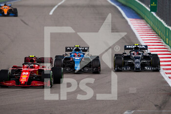 2021-09-26 - 31 OCON Esteban (fra), Alpine F1 A521, action 10 GASLY Pierre (fra), Scuderia AlphaTauri Honda AT02, action during the Formula 1 VTB Russian Grand Prix 2021, 15th round of the 2021 FIA Formula One World Championship from September 24 to 26, 2021 on the Sochi Autodrom, in Sochi, Russia - FORMULA 1 VTB RUSSIAN GRAND PRIX 2021, 15TH ROUND OF THE 2021 FIA FORMULA ONE WORLD CHAMPIONSHIP - FORMULA 1 - MOTORS