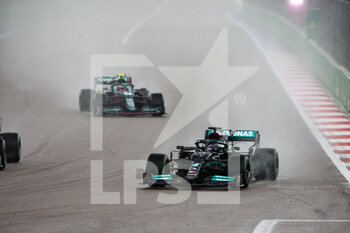 2021-09-26 - 44 HAMILTON Lewis (gbr), Mercedes AMG F1 GP W12 E Performance, action during the Formula 1 VTB Russian Grand Prix 2021, 15th round of the 2021 FIA Formula One World Championship from September 24 to 26, 2021 on the Sochi Autodrom, in Sochi, Russia - FORMULA 1 VTB RUSSIAN GRAND PRIX 2021, 15TH ROUND OF THE 2021 FIA FORMULA ONE WORLD CHAMPIONSHIP - FORMULA 1 - MOTORS