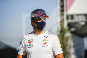 2021-10-08 - PEREZ Sergio (mex), Red Bull Racing Honda RB16B, portrait during the Formula 1 Rolex Turkish Grand Prix 2021, 16th round of the 2021 FIA Formula One World Championship from October 8 to 10, 2021 on the Istanbul Park, in Tuzla, Turkey - FORMULA 1 ROLEX TURKISH GRAND PRIX 2021, 16TH ROUND OF THE 2021 FIA FORMULA ONE WORLD CHAMPIONSHIP - FORMULA 1 - MOTORS
