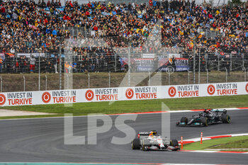 2021-10-09 - 33 VERSTAPPEN Max (nld), Red Bull Racing Honda RB16B, action and 44 HAMILTON Lewis (gbr), Mercedes AMG F1 GP W12 E Performance during the Formula 1 Rolex Turkish Grand Prix 2021, 16th round of the 2021 FIA Formula One World Championship from October 8 to 10, 2021 on the Istanbul Park, in Tuzla, Turkey - FORMULA 1 ROLEX TURKISH GRAND PRIX 2021, 16TH ROUND OF THE 2021 FIA FORMULA ONE WORLD CHAMPIONSHIP - FORMULA 1 - MOTORS