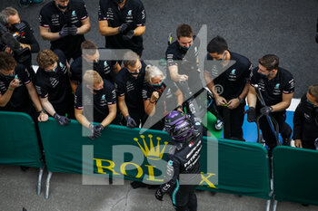 2021-10-09 - HAMILTON Lewis (gbr), Mercedes AMG F1 GP W12 E Performance, portrait, celebrating his pole position during the Formula 1 Rolex Turkish Grand Prix 2021, 16th round of the 2021 FIA Formula One World Championship from October 8 to 10, 2021 on the Istanbul Park, in Tuzla, Turkey - FORMULA 1 ROLEX TURKISH GRAND PRIX 2021, 16TH ROUND OF THE 2021 FIA FORMULA ONE WORLD CHAMPIONSHIP - FORMULA 1 - MOTORS