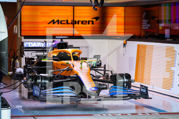 2021-10-21 - McLaren MCL35M, garage, box, during the Formula 1 Aramco United States Grand Prix 2021, 17th round of the 2021 FIA Formula One World Championship from October 21 to 24, 2021 on the Circuit of the Americas, in Austin, Texas, United States of American - FORMULA 1 ARAMCO UNITED STATES GRAND PRIX 2021, 17TH ROUND OF THE 2021 FIA FORMULA ONE WORLD CHAMPIONSHIP - FORMULA 1 - MOTORS