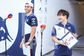 2021-10-21 - GASLY Pierre (fra), Scuderia AlphaTauri Honda AT02, TSUNODA Yuki (jap), Scuderia AlphaTauri Honda AT02, portrait during the Formula 1 Aramco United States Grand Prix 2021, 17th round of the 2021 FIA Formula One World Championship from October 21 to 24, 2021 on the Circuit of the Americas, in Austin, Texas, United States of American - FORMULA 1 ARAMCO UNITED STATES GRAND PRIX 2021, 17TH ROUND OF THE 2021 FIA FORMULA ONE WORLD CHAMPIONSHIP - FORMULA 1 - MOTORS