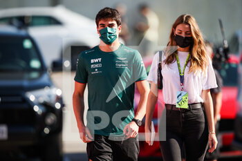 2021-10-22 - STROLL Lance (can), Aston Martin F1 AMR21, portrait with his girlfriend Sara Pagliaroli during the Formula 1 Aramco United States Grand Prix 2021, 17th round of the 2021 FIA Formula One World Championship from October 21 to 24, 2021 on the Circuit of the Americas, in Austin, Texas, United States of American - FORMULA 1 ARAMCO UNITED STATES GRAND PRIX 2021, 17TH ROUND OF THE 2021 FIA FORMULA ONE WORLD CHAMPIONSHIP - FORMULA 1 - MOTORS