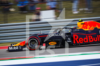 2021-10-22 - PEREZ Sergio (mex), Red Bull Racing Honda RB16B, action during the Formula 1 Aramco United States Grand Prix 2021, 17th round of the 2021 FIA Formula One World Championship from October 21 to 24, 2021 on the Circuit of the Americas, in Austin, Texas, United States of American - FORMULA 1 ARAMCO UNITED STATES GRAND PRIX 2021, 17TH ROUND OF THE 2021 FIA FORMULA ONE WORLD CHAMPIONSHIP - FORMULA 1 - MOTORS
