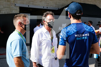 2021-10-23 - Hollywood movie star actor William Fichtner with LATIFI Nicholas (can), Williams Racing F1 FW43B, portrait during the Formula 1 Aramco United States Grand Prix 2021, 17th round of the 2021 FIA Formula One World Championship from October 21 to 24, 2021 on the Circuit of the Americas, in Austin, Texas, United States of American - FORMULA 1 ARAMCO UNITED STATES GRAND PRIX 2021, 17TH ROUND OF THE 2021 FIA FORMULA ONE WORLD CHAMPIONSHIP - FORMULA 1 - MOTORS