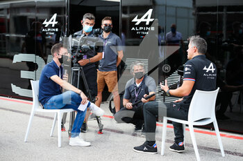 2021-10-23 - Canal+ team in the paddock during the Formula 1 Aramco United States Grand Prix 2021, 17th round of the 2021 FIA Formula One World Championship from October 21 to 24, 2021 on the Circuit of the Americas, in Austin, Texas, United States of American - FORMULA 1 ARAMCO UNITED STATES GRAND PRIX 2021, 17TH ROUND OF THE 2021 FIA FORMULA ONE WORLD CHAMPIONSHIP - FORMULA 1 - MOTORS
