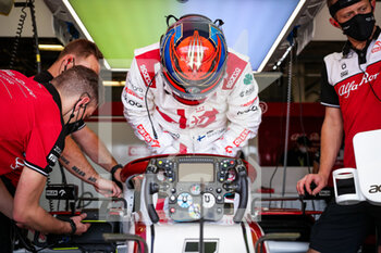 2021-10-23 - RAIKKONEN Kimi (fin), Alfa Romeo Racing ORLEN C41, portrait garage, box, during the Formula 1 Aramco United States Grand Prix 2021, 17th round of the 2021 FIA Formula One World Championship from October 21 to 24, 2021 on the Circuit of the Americas, in Austin, Texas, United States of American - FORMULA 1 ARAMCO UNITED STATES GRAND PRIX 2021, 17TH ROUND OF THE 2021 FIA FORMULA ONE WORLD CHAMPIONSHIP - FORMULA 1 - MOTORS