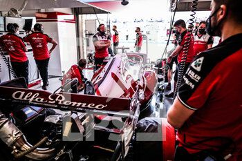2021-10-23 - RAIKKONEN Kimi (fin), Alfa Romeo Racing ORLEN C41, garage, box, atmopshere during the Formula 1 Aramco United States Grand Prix 2021, 17th round of the 2021 FIA Formula One World Championship from October 21 to 24, 2021 on the Circuit of the Americas, in Austin, Texas, United States of American - FORMULA 1 ARAMCO UNITED STATES GRAND PRIX 2021, 17TH ROUND OF THE 2021 FIA FORMULA ONE WORLD CHAMPIONSHIP - FORMULA 1 - MOTORS