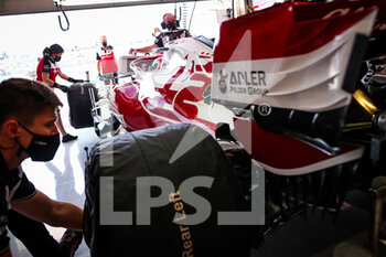 2021-10-23 - GIOVINAZZI Antonio (ita), Alfa Romeo Racing ORLEN C41, garage, box, atmosphere during the Formula 1 Aramco United States Grand Prix 2021, 17th round of the 2021 FIA Formula One World Championship from October 21 to 24, 2021 on the Circuit of the Americas, in Austin, Texas, United States of American - FORMULA 1 ARAMCO UNITED STATES GRAND PRIX 2021, 17TH ROUND OF THE 2021 FIA FORMULA ONE WORLD CHAMPIONSHIP - FORMULA 1 - MOTORS