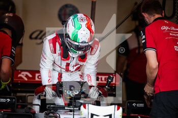 2021-10-23 - GIOVINAZZI Antonio (ita), Alfa Romeo Racing ORLEN C41, garage, box, during the Formula 1 Aramco United States Grand Prix 2021, 17th round of the 2021 FIA Formula One World Championship from October 21 to 24, 2021 on the Circuit of the Americas, in Austin, Texas, United States of American - FORMULA 1 ARAMCO UNITED STATES GRAND PRIX 2021, 17TH ROUND OF THE 2021 FIA FORMULA ONE WORLD CHAMPIONSHIP - FORMULA 1 - MOTORS
