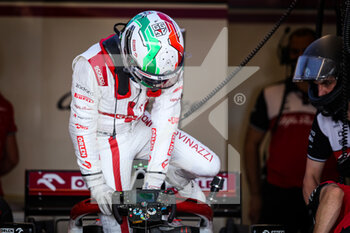 2021-10-23 - GIOVINAZZI Antonio (ita), Alfa Romeo Racing ORLEN C41, garage, box, during the Formula 1 Aramco United States Grand Prix 2021, 17th round of the 2021 FIA Formula One World Championship from October 21 to 24, 2021 on the Circuit of the Americas, in Austin, Texas, United States of American - FORMULA 1 ARAMCO UNITED STATES GRAND PRIX 2021, 17TH ROUND OF THE 2021 FIA FORMULA ONE WORLD CHAMPIONSHIP - FORMULA 1 - MOTORS