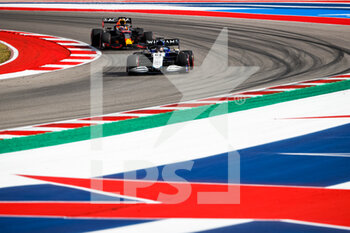 2021-10-23 - 63 RUSSELL George (gbr), Williams Racing F1 FW43B, 33 VERSTAPPEN Max (nld), Red Bull Racing Honda RB16B, action during the Formula 1 Aramco United States Grand Prix 2021, 17th round of the 2021 FIA Formula One World Championship from October 21 to 24, 2021 on the Circuit of the Americas, in Austin, Texas, United States of American - FORMULA 1 ARAMCO UNITED STATES GRAND PRIX 2021, 17TH ROUND OF THE 2021 FIA FORMULA ONE WORLD CHAMPIONSHIP - FORMULA 1 - MOTORS