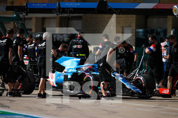 2021-10-23 - OCON Esteban (fra), Alpine F1 A521, action pitstop during the Formula 1 Aramco United States Grand Prix 2021, 17th round of the 2021 FIA Formula One World Championship from October 21 to 24, 2021 on the Circuit of the Americas, in Austin, Texas, United States of American - FORMULA 1 ARAMCO UNITED STATES GRAND PRIX 2021, 17TH ROUND OF THE 2021 FIA FORMULA ONE WORLD CHAMPIONSHIP - FORMULA 1 - MOTORS