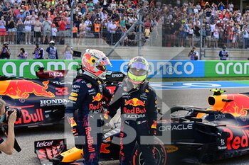 2021-10-23 - VERSTAPPEN Max (ned), Red Bull Racing Honda RB16B, PEREZ Sergio (mex), Red Bull Racing Honda RB16B, portrait during the Formula 1 Aramco United States Grand Prix 2021, 17th round of the 2021 FIA Formula One World Championship from October 21 to 24, 2021 on the Circuit of the Americas, in Austin, Texas, United States of American - FORMULA 1 ARAMCO UNITED STATES GRAND PRIX 2021, 17TH ROUND OF THE 2021 FIA FORMULA ONE WORLD CHAMPIONSHIP - FORMULA 1 - MOTORS