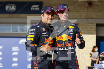 2021-10-23 - VERSTAPPEN Max (ned), Red Bull Racing Honda RB16B, celebrates his pole with PEREZ Sergio (mex), Red Bull Racing Honda RB16B, portrait during the Formula 1 Aramco United States Grand Prix 2021, 17th round of the 2021 FIA Formula One World Championship from October 21 to 24, 2021 on the Circuit of the Americas, in Austin, Texas, United States of American - FORMULA 1 ARAMCO UNITED STATES GRAND PRIX 2021, 17TH ROUND OF THE 2021 FIA FORMULA ONE WORLD CHAMPIONSHIP - FORMULA 1 - MOTORS