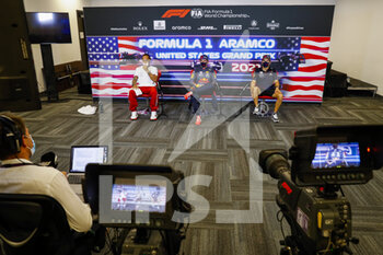 2021-10-23 - HAMILTON Lewis (gbr), Mercedes AMG F1 GP W12 E Performance, VERSTAPPEN Max (ned), Red Bull Racing Honda RB16B, PEREZ Sergio (mex), Red Bull Racing Honda RB16B, press conference during the Formula 1 Aramco United States Grand Prix 2021, 17th round of the 2021 FIA Formula One World Championship from October 21 to 24, 2021 on the Circuit of the Americas, in Austin, Texas, United States of American - FORMULA 1 ARAMCO UNITED STATES GRAND PRIX 2021, 17TH ROUND OF THE 2021 FIA FORMULA ONE WORLD CHAMPIONSHIP - FORMULA 1 - MOTORS