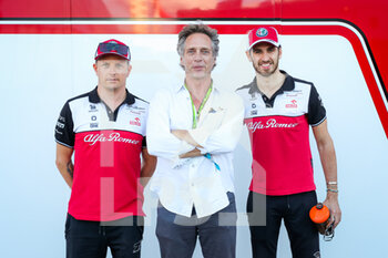 2021-10-23 - Movie star William Fichtner with GIOVINAZZI Antonio (ita), Alfa Romeo Racing ORLEN C41, and RAIKKONEN Kimi (fin), Alfa Romeo Racing ORLEN C41, during the Formula 1 Aramco United States Grand Prix 2021, 17th round of the 2021 FIA Formula One World Championship from October 21 to 24, 2021 on the Circuit of the Americas, in Austin, Texas, United States of American - FORMULA 1 ARAMCO UNITED STATES GRAND PRIX 2021, 17TH ROUND OF THE 2021 FIA FORMULA ONE WORLD CHAMPIONSHIP - FORMULA 1 - MOTORS