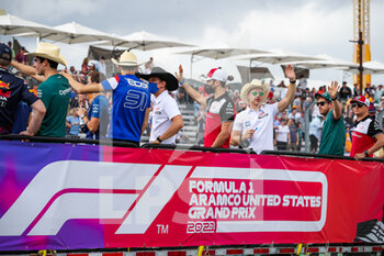 2021-10-24 - Drivers parade in front of the fans during the Formula 1 Aramco United States Grand Prix 2021, 17th round of the 2021 FIA Formula One World Championship from October 21 to 24, 2021 on the Circuit of the Americas, in Austin, Texas, United States of American - FORMULA 1 ARAMCO UNITED STATES GRAND PRIX 2021, 17TH ROUND OF THE 2021 FIA FORMULA ONE WORLD CHAMPIONSHIP - FORMULA 1 - MOTORS