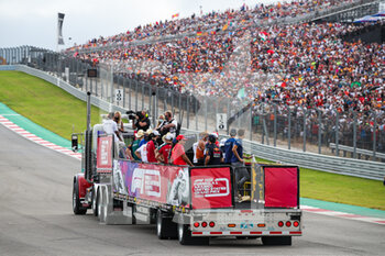 2021-10-24 - Drivers parade in front of the fans during the Formula 1 Aramco United States Grand Prix 2021, 17th round of the 2021 FIA Formula One World Championship from October 21 to 24, 2021 on the Circuit of the Americas, in Austin, Texas, United States of American - FORMULA 1 ARAMCO UNITED STATES GRAND PRIX 2021, 17TH ROUND OF THE 2021 FIA FORMULA ONE WORLD CHAMPIONSHIP - FORMULA 1 - MOTORS