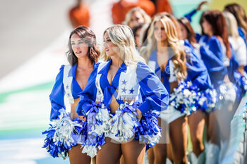 2021-10-24 - pom pom girls during the Formula 1 Aramco United States Grand Prix 2021, 17th round of the 2021 FIA Formula One World Championship from October 21 to 24, 2021 on the Circuit of the Americas, in Austin, Texas, United States of American - FORMULA 1 ARAMCO UNITED STATES GRAND PRIX 2021, 17TH ROUND OF THE 2021 FIA FORMULA ONE WORLD CHAMPIONSHIP - FORMULA 1 - MOTORS