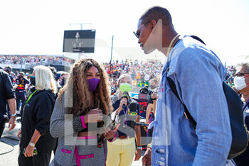 2021-10-24 - Tennis player Serena Williams with former NBA player during the Formula 1 Aramco United States Grand Prix 2021, 17th round of the 2021 FIA Formula One World Championship from October 21 to 24, 2021 on the Circuit of the Americas, in Austin, Texas, United States of American - FORMULA 1 ARAMCO UNITED STATES GRAND PRIX 2021, 17TH ROUND OF THE 2021 FIA FORMULA ONE WORLD CHAMPIONSHIP - FORMULA 1 - MOTORS