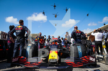 2021-10-24 - 33 VERSTAPPEN Max (nld), Red Bull Racing Honda RB16B, on the starting grid during the Formula 1 Aramco United States Grand Prix 2021, 17th round of the 2021 FIA Formula One World Championship from October 21 to 24, 2021 on the Circuit of the Americas, in Austin, Texas, United States of American - FORMULA 1 ARAMCO UNITED STATES GRAND PRIX 2021, 17TH ROUND OF THE 2021 FIA FORMULA ONE WORLD CHAMPIONSHIP - FORMULA 1 - MOTORS