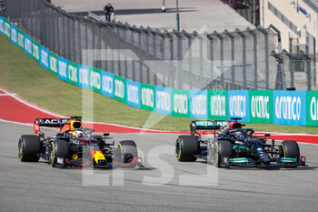 2021-10-24 - start of the race, depart, 33 VERSTAPPEN Max (nld), Red Bull Racing Honda RB16B, 44 HAMILTON Lewis (gbr), Mercedes AMG F1 GP W12 E Performance, action during the Formula 1 Aramco United States Grand Prix 2021, 17th round of the 2021 FIA Formula One World Championship from October 21 to 24, 2021 on the Circuit of the Americas, in Austin, Texas, United States of American - FORMULA 1 ARAMCO UNITED STATES GRAND PRIX 2021, 17TH ROUND OF THE 2021 FIA FORMULA ONE WORLD CHAMPIONSHIP - FORMULA 1 - MOTORS