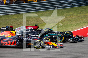 2021-10-24 - start of the race, depart, 33 VERSTAPPEN Max (nld), Red Bull Racing Honda RB16B, 44 HAMILTON Lewis (gbr), Mercedes AMG F1 GP W12 E Performance, action during the Formula 1 Aramco United States Grand Prix 2021, 17th round of the 2021 FIA Formula One World Championship from October 21 to 24, 2021 on the Circuit of the Americas, in Austin, Texas, United States of American - FORMULA 1 ARAMCO UNITED STATES GRAND PRIX 2021, 17TH ROUND OF THE 2021 FIA FORMULA ONE WORLD CHAMPIONSHIP - FORMULA 1 - MOTORS