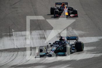 2021-10-24 - HAMILTON Lewis (gbr), Mercedes AMG F1 GP W12 E Performance, VERSTAPPEN Max (ned), Red Bull Racing Honda RB16B, action during the Formula 1 Aramco United States Grand Prix 2021, 17th round of the 2021 FIA Formula One World Championship from October 21 to 24, 2021 on the Circuit of the Americas, in Austin, Texas, United States of American - FORMULA 1 ARAMCO UNITED STATES GRAND PRIX 2021, 17TH ROUND OF THE 2021 FIA FORMULA ONE WORLD CHAMPIONSHIP - FORMULA 1 - MOTORS