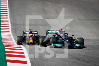 2021-10-24 - 44 HAMILTON Lewis (gbr), Mercedes AMG F1 GP W12 E Performance, 33 VERSTAPPEN Max (nld), Red Bull Racing Honda RB16B, action during the Formula 1 Aramco United States Grand Prix 2021, 17th round of the 2021 FIA Formula One World Championship from October 21 to 24, 2021 on the Circuit of the Americas, in Austin, Texas, United States of American - FORMULA 1 ARAMCO UNITED STATES GRAND PRIX 2021, 17TH ROUND OF THE 2021 FIA FORMULA ONE WORLD CHAMPIONSHIP - FORMULA 1 - MOTORS