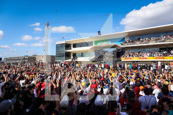 2021-10-24 - podium, crowd, foule, fans during the Formula 1 Aramco United States Grand Prix 2021, 17th round of the 2021 FIA Formula One World Championship from October 21 to 24, 2021 on the Circuit of the Americas, in Austin, Texas, United States of American - FORMULA 1 ARAMCO UNITED STATES GRAND PRIX 2021, 17TH ROUND OF THE 2021 FIA FORMULA ONE WORLD CHAMPIONSHIP - FORMULA 1 - MOTORS