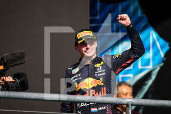 2021-10-24 - VERSTAPPEN Max (ned), Red Bull Racing Honda RB16B, portrait celebrating victory on the podium during the Formula 1 Aramco United States Grand Prix 2021, 17th round of the 2021 FIA Formula One World Championship from October 21 to 24, 2021 on the Circuit of the Americas, in Austin, Texas, United States of American - FORMULA 1 ARAMCO UNITED STATES GRAND PRIX 2021, 17TH ROUND OF THE 2021 FIA FORMULA ONE WORLD CHAMPIONSHIP - FORMULA 1 - MOTORS