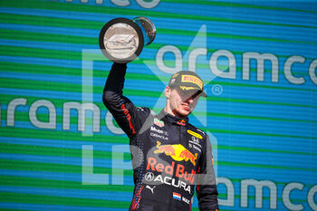 2021-10-24 - VERSTAPPEN Max (ned), Red Bull Racing Honda RB16B, portrait podium during the Formula 1 Aramco United States Grand Prix 2021, 17th round of the 2021 FIA Formula One World Championship from October 21 to 24, 2021 on the Circuit of the Americas, in Austin, Texas, United States of American - FORMULA 1 ARAMCO UNITED STATES GRAND PRIX 2021, 17TH ROUND OF THE 2021 FIA FORMULA ONE WORLD CHAMPIONSHIP - FORMULA 1 - MOTORS